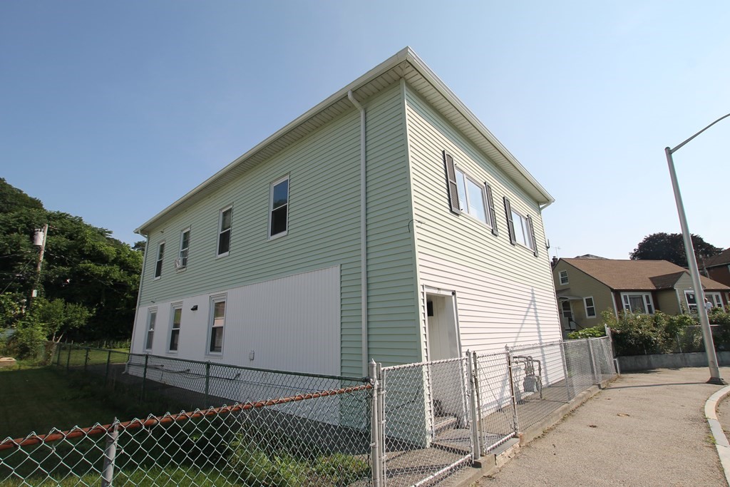 71 Chilmark Street Worcester, MA 01604 - Photo 3 of 17 Gallery Image 3