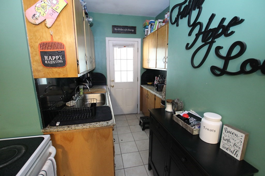 71 Chilmark Street Worcester, MA 01604 - Photo 6 of 17 Gallery Image 6