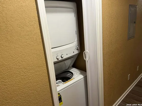 $1,175 | 422 Gulf, San Antonio, TX 78202