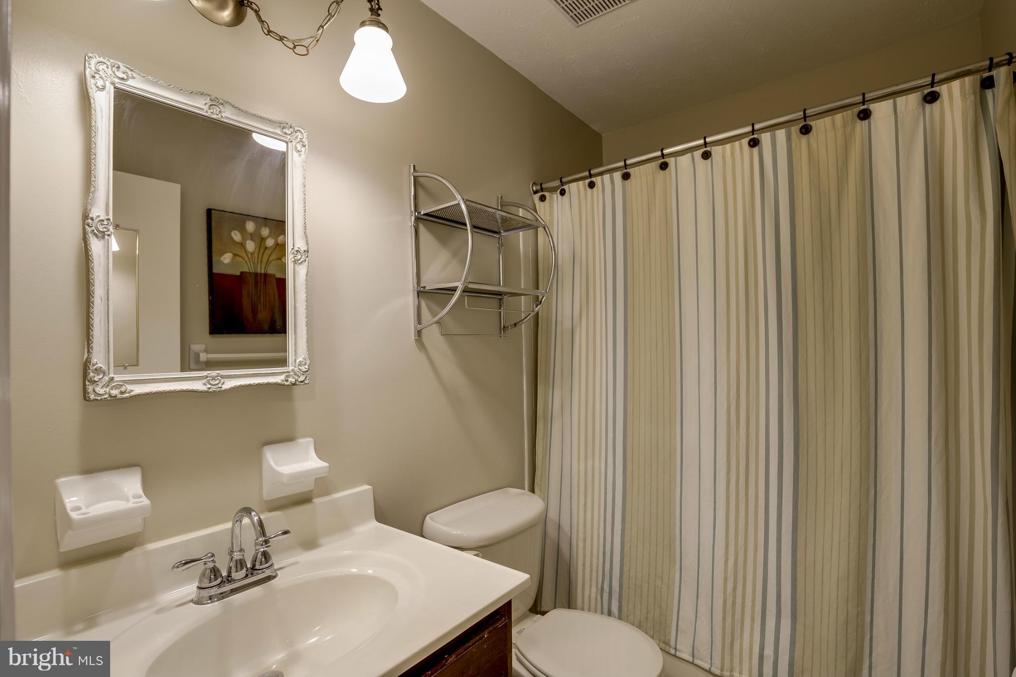 6506 White Post Road Centreville, VA 20121 - Photo 20 of 30 Bath