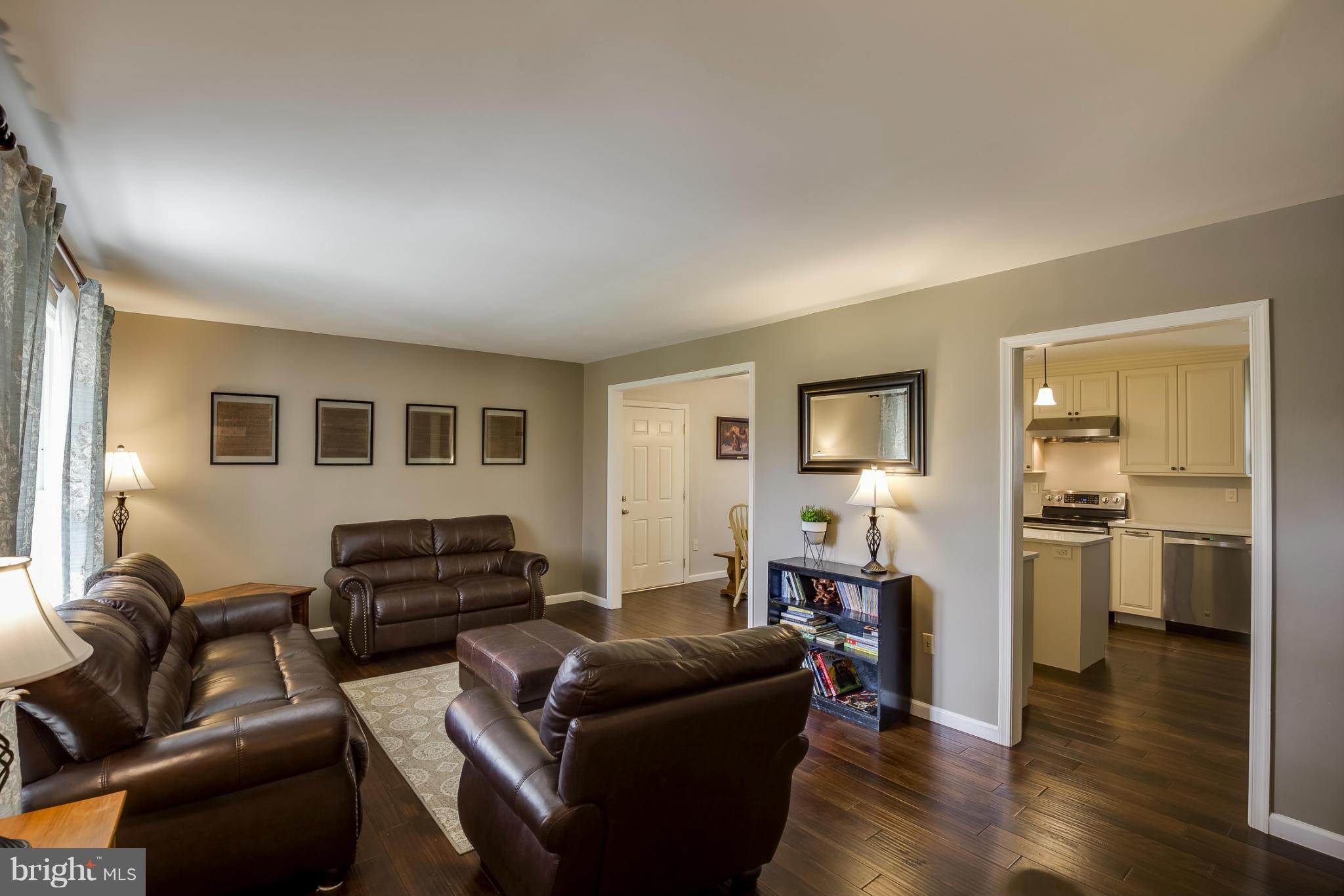6506 White Post Road Centreville, VA 20121 - Photo 3 of 30 Family Room