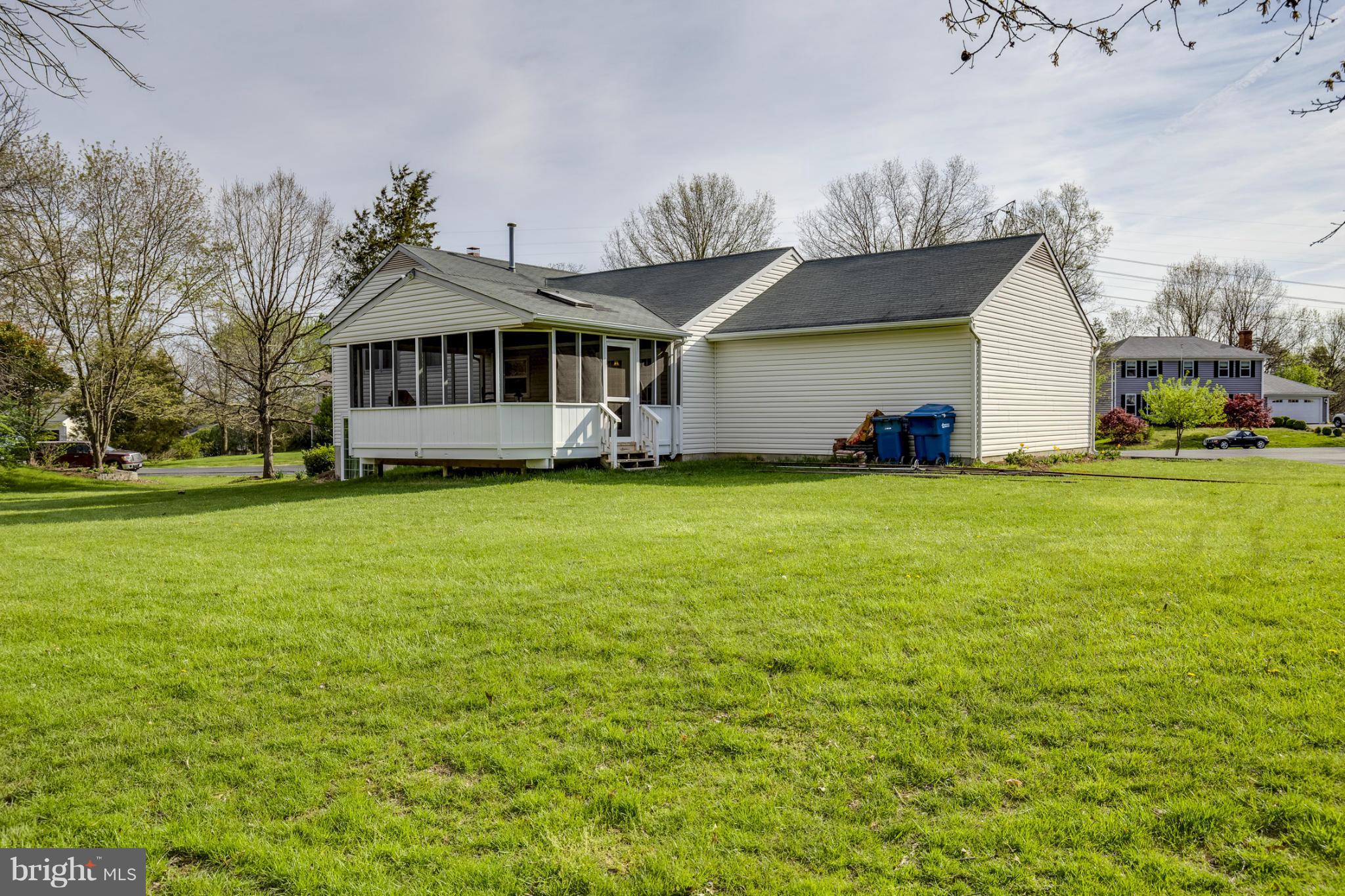 6506 White Post Road Centreville, VA 20121 - Photo 24 of 30 Exterior (Rear)