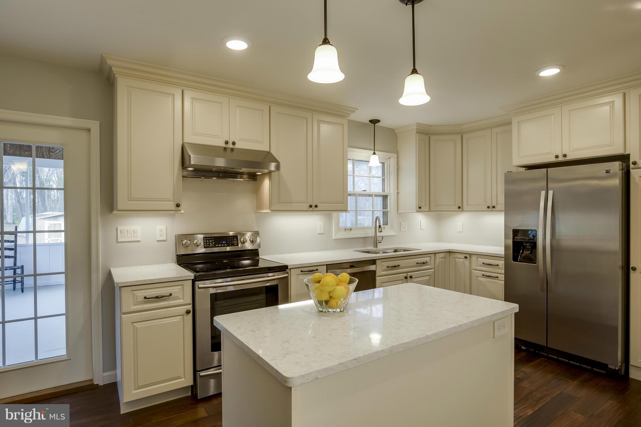 6506 White Post Road Centreville, VA 20121 - Photo 4 of 30 Kitchen