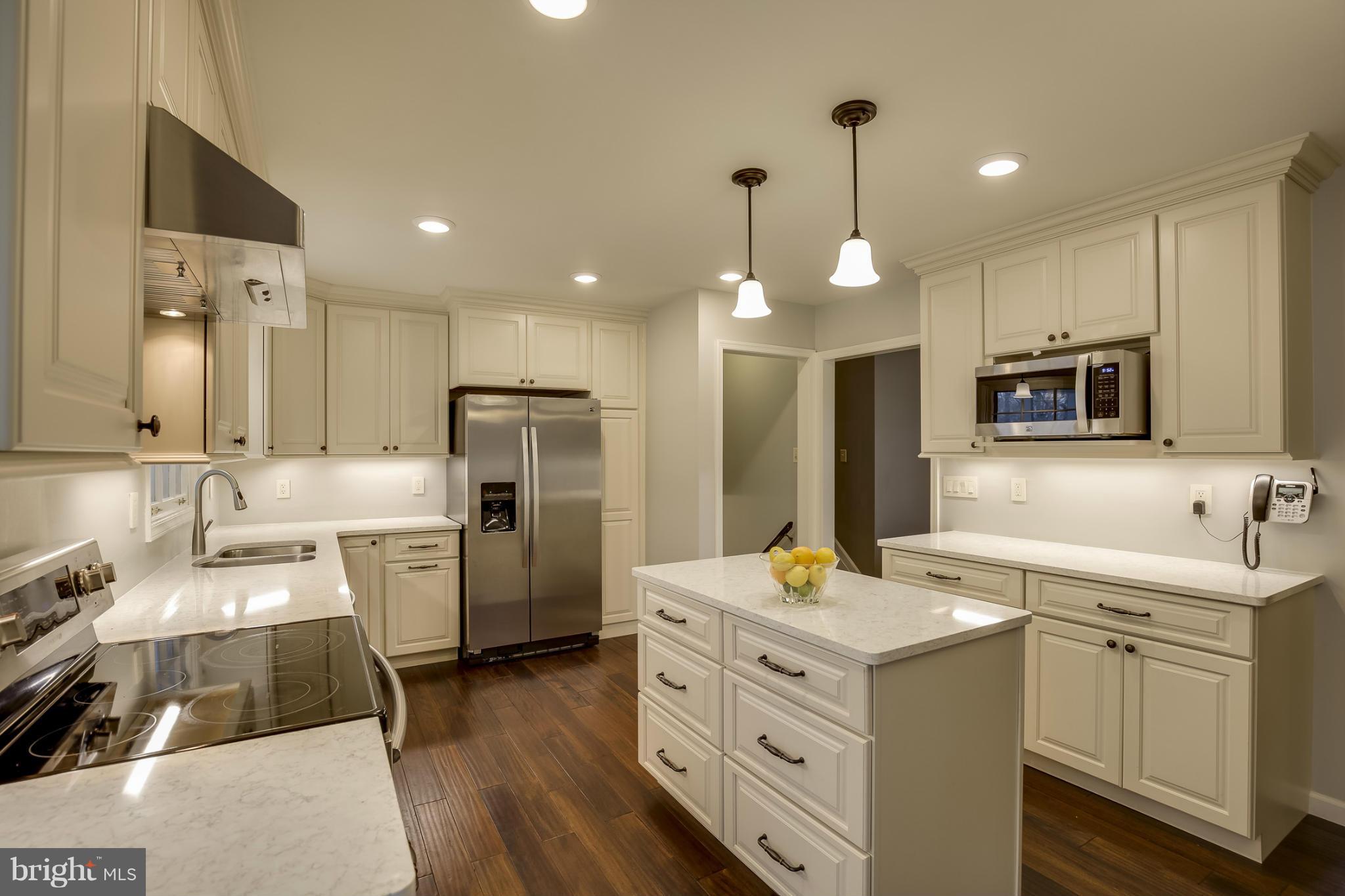 6506 White Post Road Centreville, VA 20121 - Photo 5 of 30 Kitchen