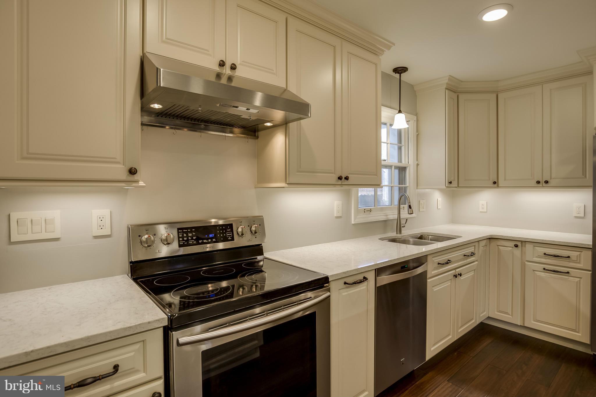 6506 White Post Road Centreville, VA 20121 - Photo 7 of 30 Kitchen