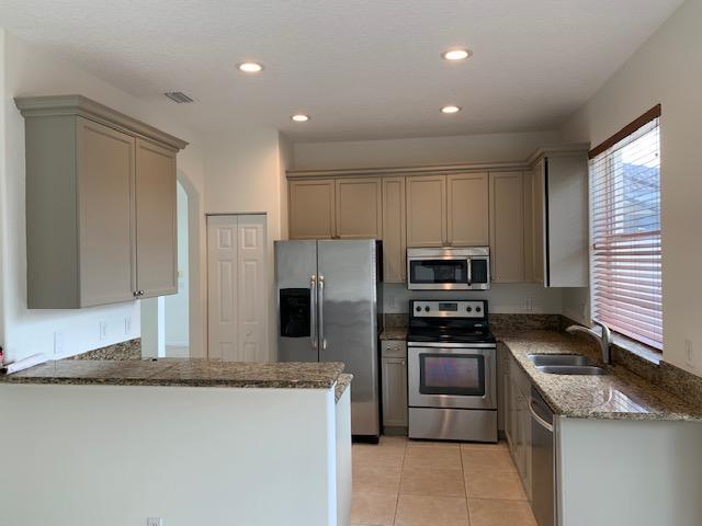 11152 Laurel Walk Road Wellington, FL 33449 - Photo 7 of 19 IMG_5130