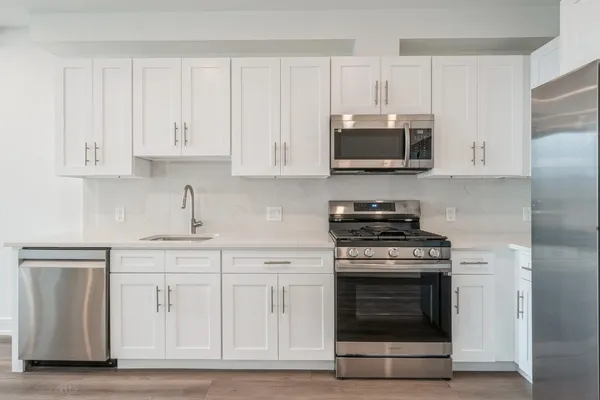 $2,895 | 32 Jones Street, Unit 301, Jersey City, NJ 07306