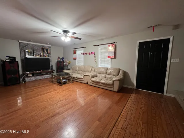 $2,000 | 820 Welton Circle, Jacksonville, NC 28546