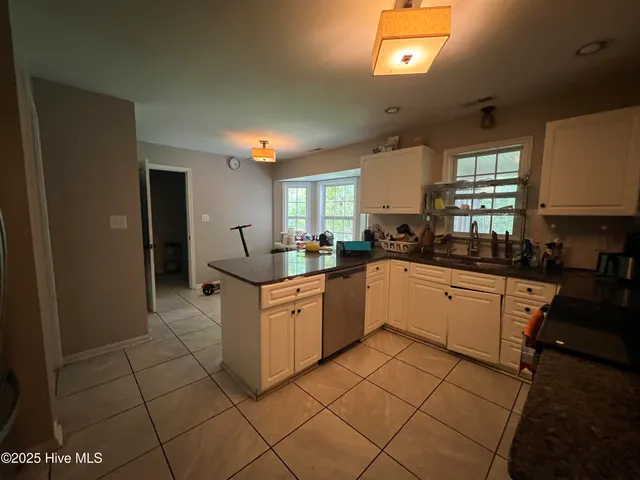 $2,000 | 820 Welton Circle, Jacksonville, NC 28546