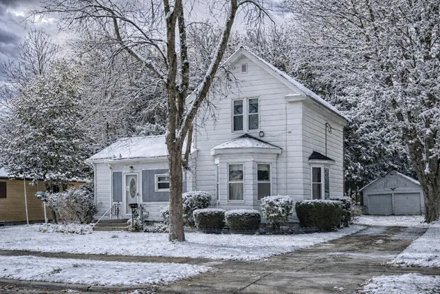 $139,980 | 325 North Wisconsin Street, Berlin, WI 54923