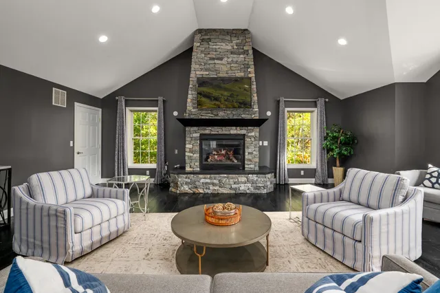 $999,900 | 16 Autumn Woods Road, Salem, NH 03079