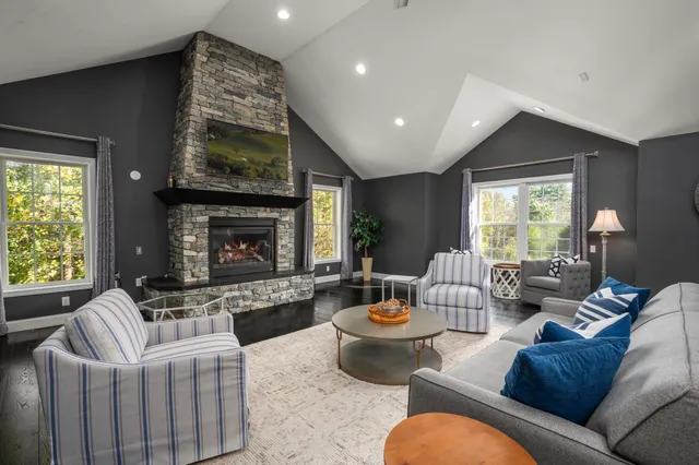 $999,900 | 16 Autumn Woods Road, Salem, NH 03079