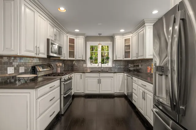 $999,900 | 16 Autumn Woods Road, Salem, NH 03079