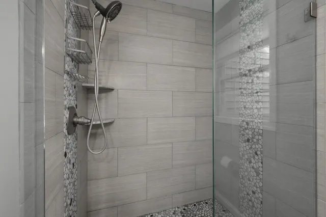 $999,900 | 16 Autumn Woods Road, Salem, NH 03079