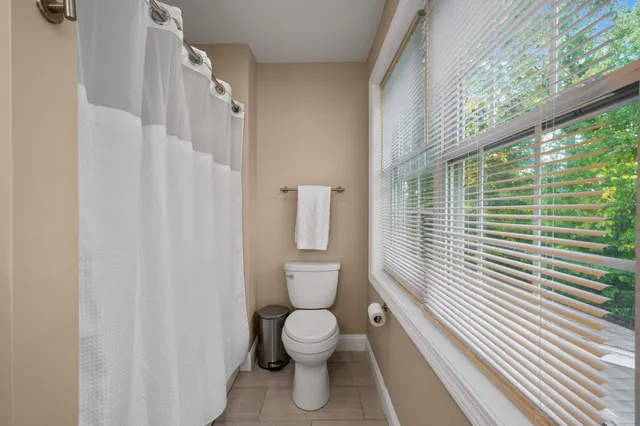 $999,900 | 16 Autumn Woods Road, Salem, NH 03079