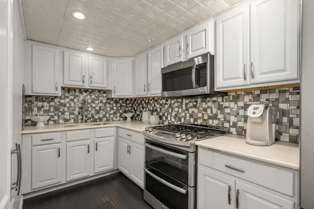 $999,900 | 16 Autumn Woods Road, Salem, NH 03079