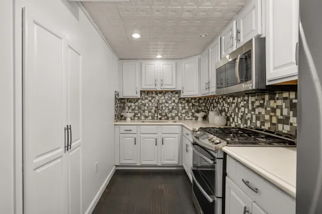 $999,900 | 16 Autumn Woods Road, Salem, NH 03079