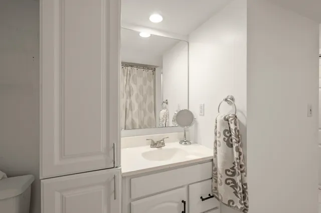 $999,900 | 16 Autumn Woods Road, Salem, NH 03079