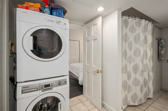 $999,900 | 16 Autumn Woods Road, Salem, NH 03079