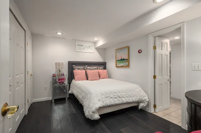 $999,900 | 16 Autumn Woods Road, Salem, NH 03079