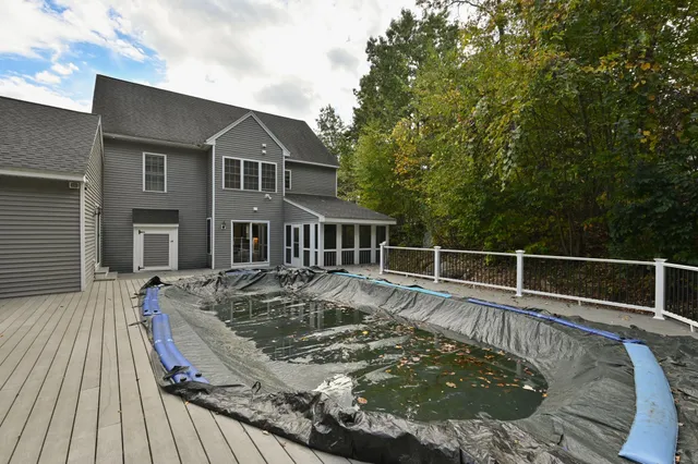 $999,900 | 16 Autumn Woods Road, Salem, NH 03079