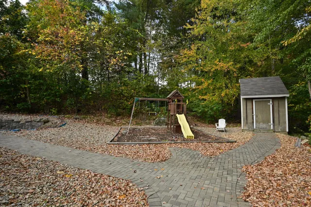 $999,900 | 16 Autumn Woods Road, Salem, NH 03079