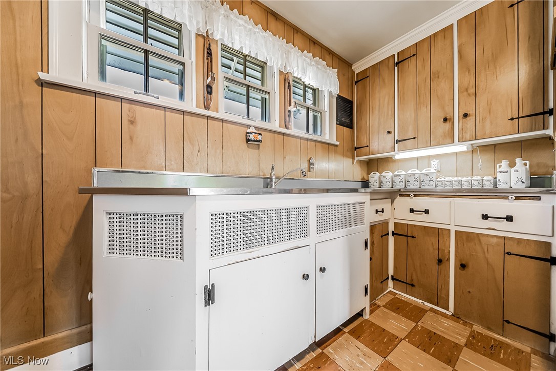 15825 Munn Road Cleveland, OH 44111 - Photo 9 of 24 Gallery Image 9