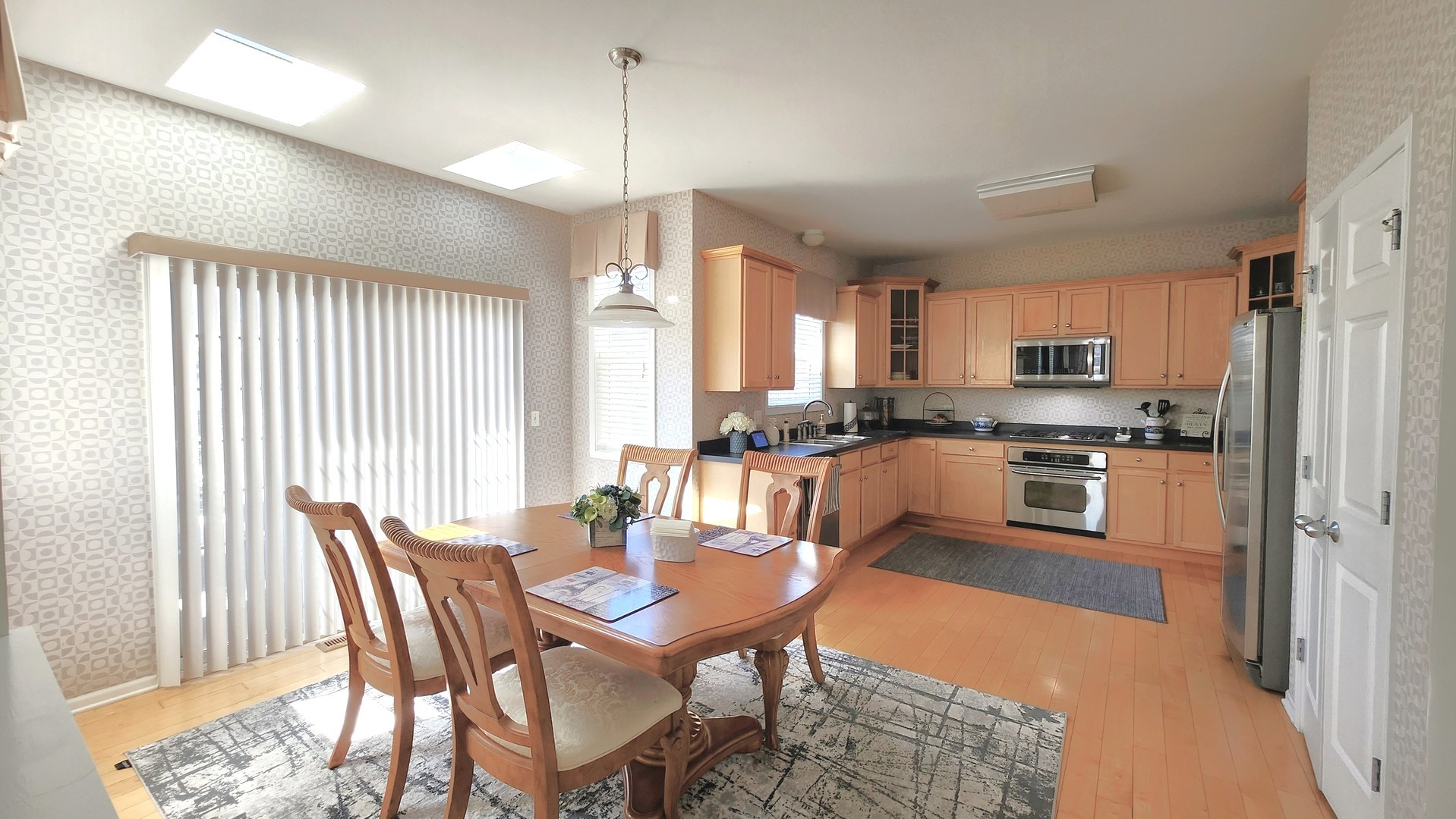 1204 Frederick Court Elgin, IL 60120 - Photo 5 of 25