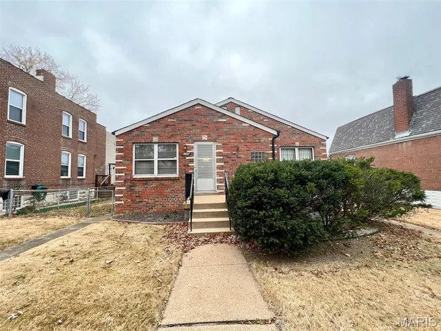 $1,350 | 6152 Victoria Avenue, St. Louis, MO 63139