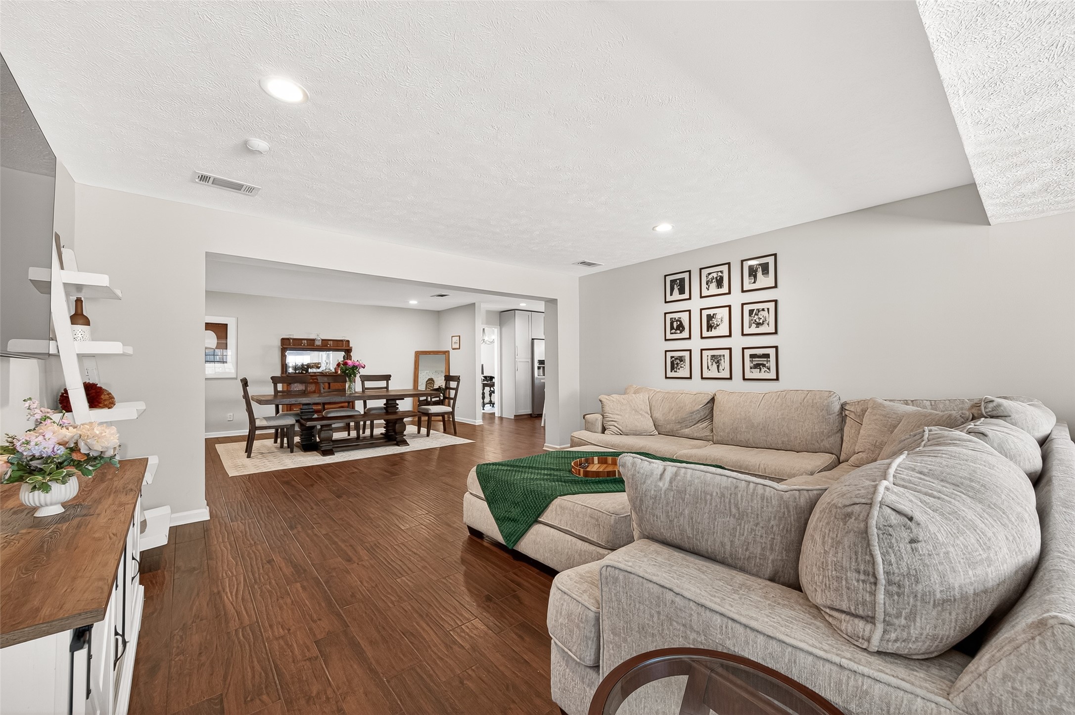 2610 Teague Road Houston, TX 77080 - Photo 20 of 49 Truly open-concept living at its finest.
