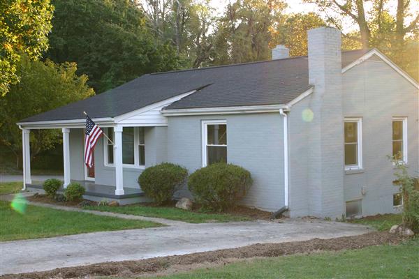 2313 Carlton Road Southwest Roanoke, VA 24015 - Photo 4 of 29 img_0684_37727_S