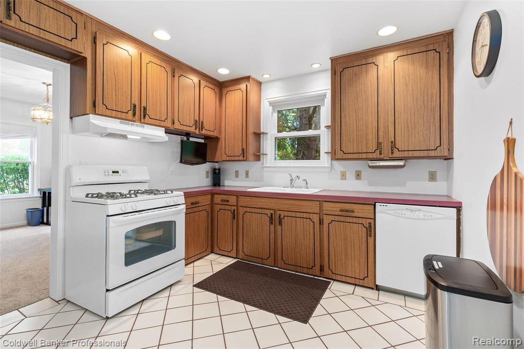 2321 West Wattles Road Troy, MI 48098 - Photo 13 of 45