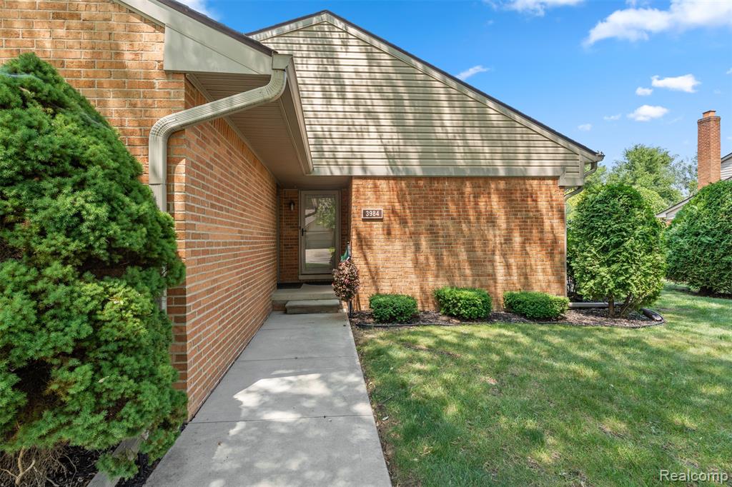 3984 Old Creek Road, Unit 1 Troy, MI 48084 - Photo 4 of 35 Gallery Image 4