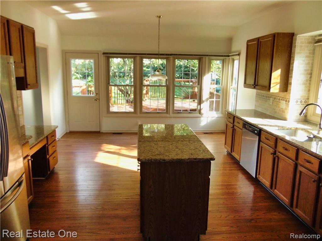 2458 Pleasant View Drive Rochester Hills, MI 48306 - Photo 10 of 68