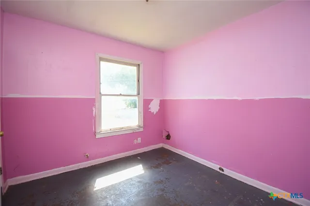 a view of empty room with window