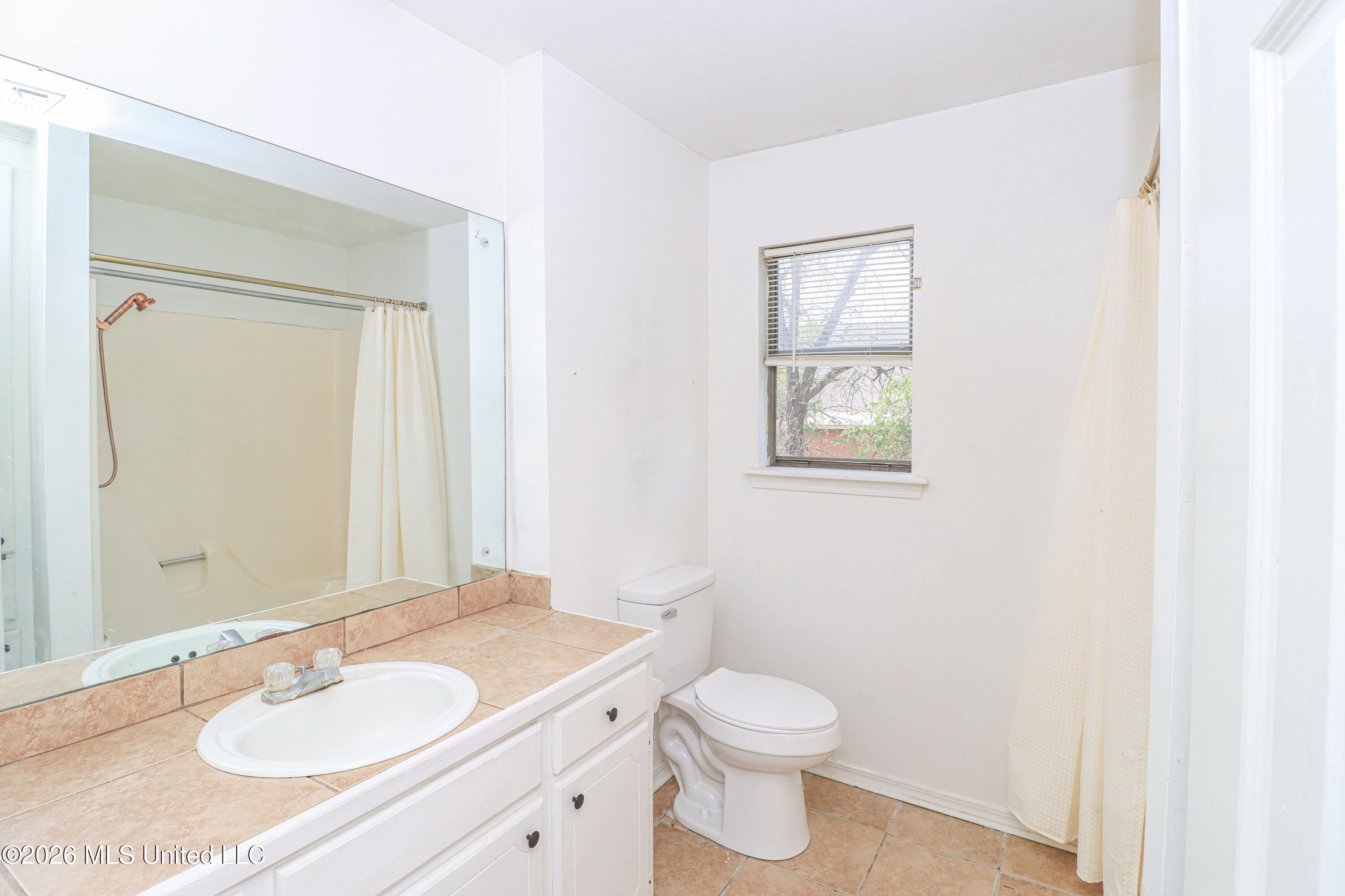 913 Glastonbury Circle, Unit B Ridgeland, MS 39157 - Photo 17 of 28 931 Glastonbury 14