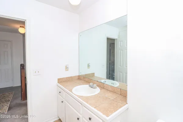 $115,000 | 913 Glastonbury Circle, Unit B, Ridgeland, MS 39157