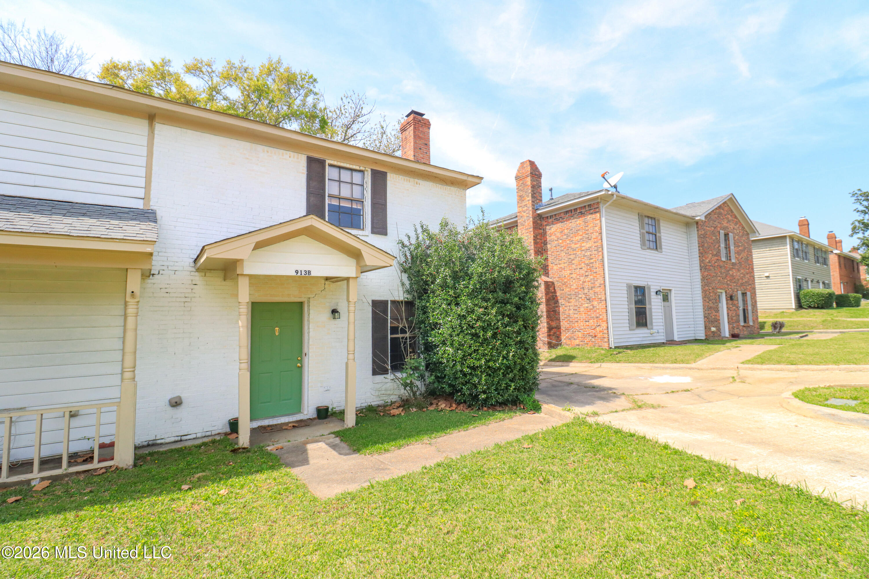 913 Glastonbury Circle, Unit B Ridgeland, MS 39157 - Photo 2 of 28 931 Glastonbury 2