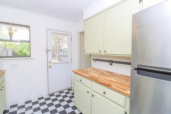 $115,000 | 913 Glastonbury Circle, Unit B, Ridgeland, MS 39157