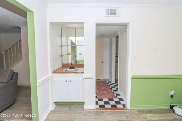 $115,000 | 913 Glastonbury Circle, Unit B, Ridgeland, MS 39157