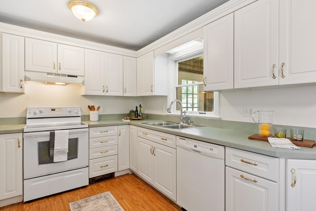 28 Valentine Road Framingham, MA 01702 - Photo 6 of 26