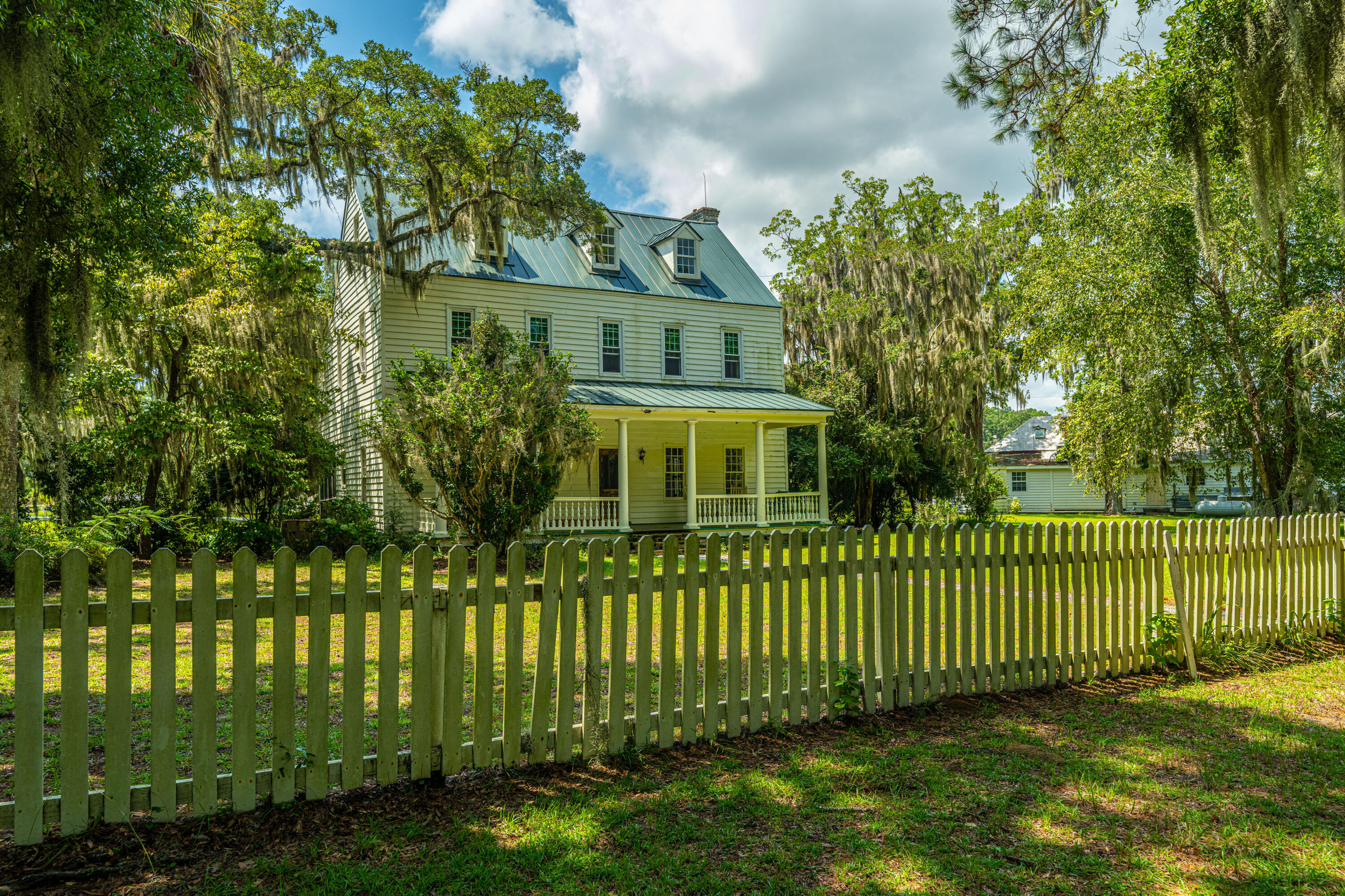 8083 Point Of Pines Road Edisto Island, SC 29438 - Photo 14 of 86 8083PointofPines_Home037