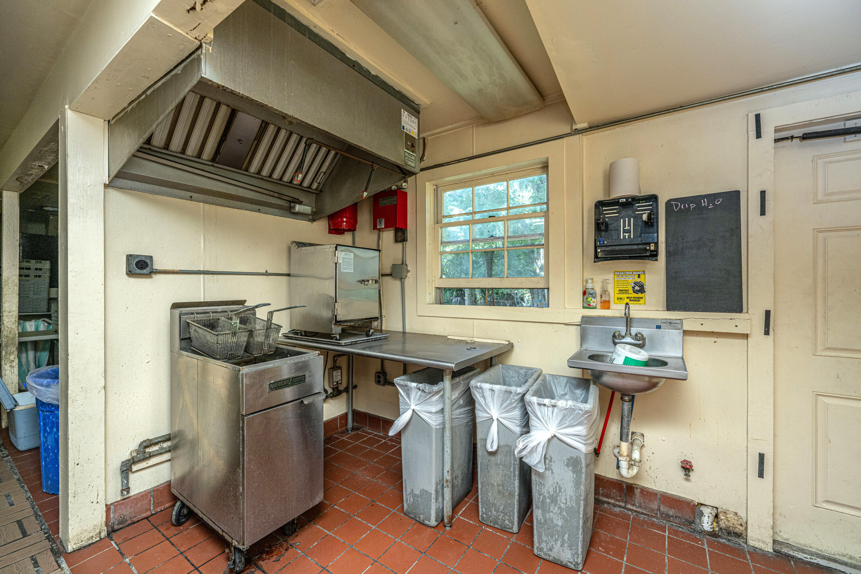 8083 Point Of Pines Road Edisto Island, SC 29438 - Photo 70 of 86 8083PointofPines_OldPostOffice032