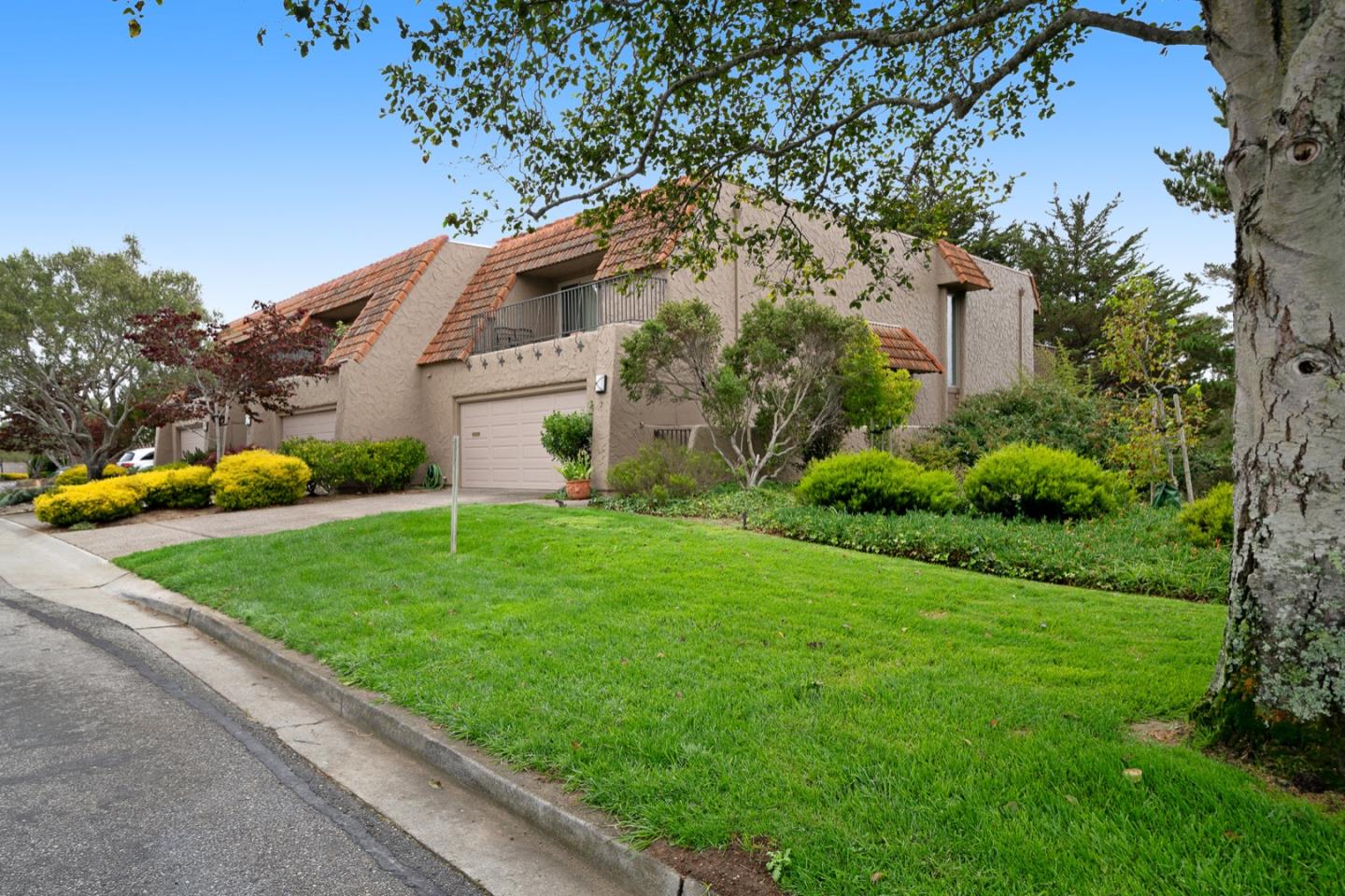 2 Rinconada Circle Belmont, CA 94002 - Photo 2 of 32