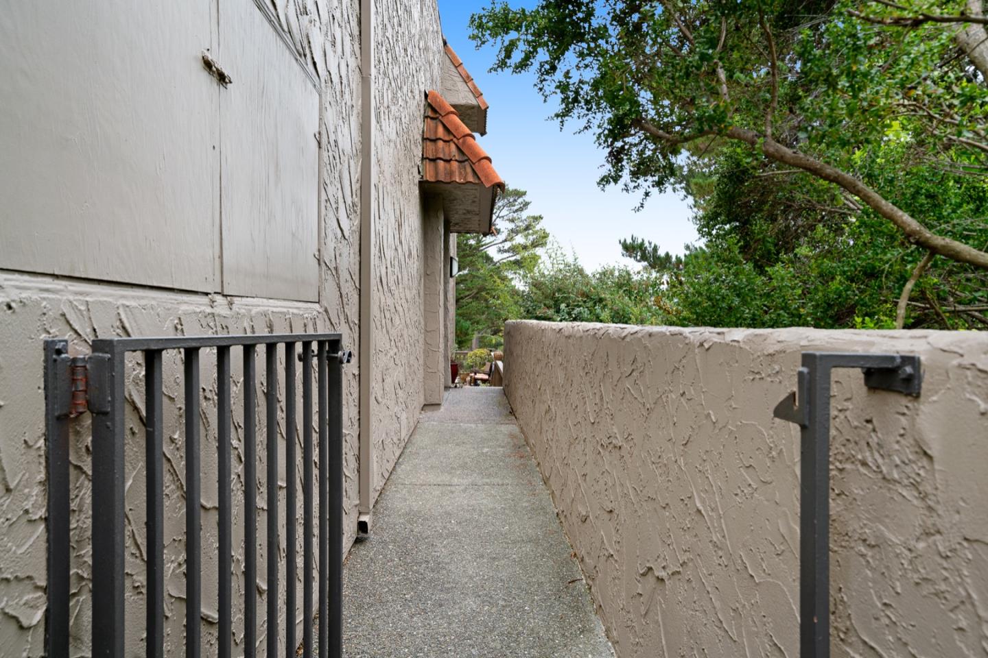 2 Rinconada Circle Belmont, CA 94002 - Photo 5 of 32
