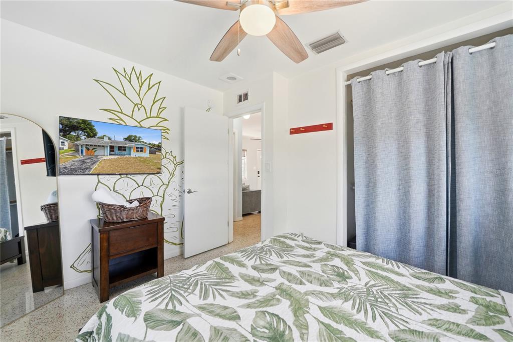 10437 52nd Avenue North St. Petersburg, FL 33708 - Photo 18 of 36