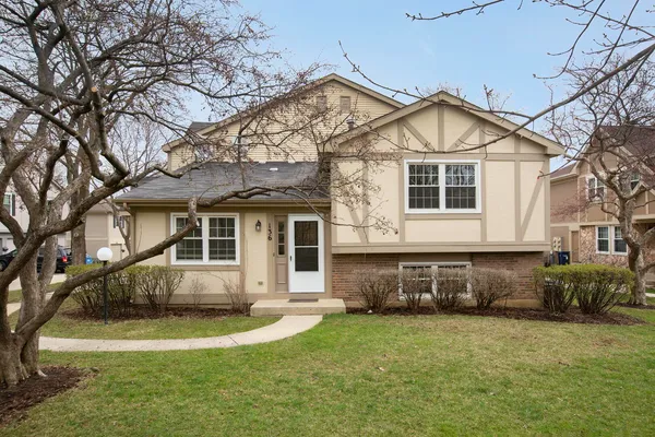 $298,500 | 136 Brookwood Court, Vernon Hills, IL 60061