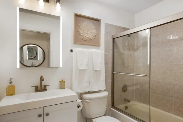 $298,500 | 136 Brookwood Court, Vernon Hills, IL 60061