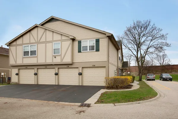 $298,500 | 136 Brookwood Court, Vernon Hills, IL 60061