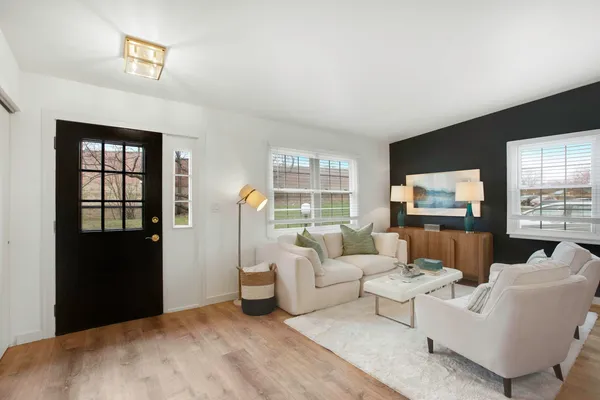 $298,500 | 136 Brookwood Court, Vernon Hills, IL 60061